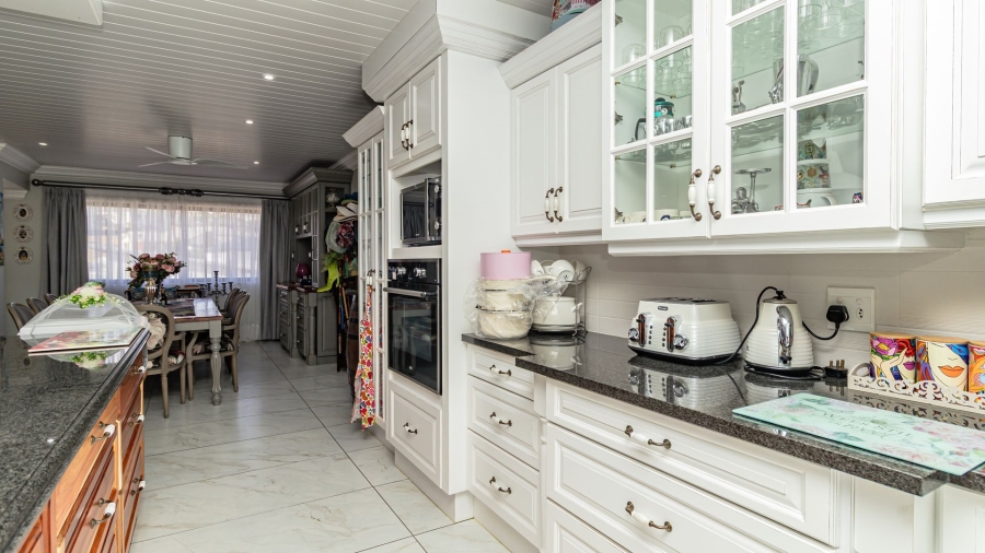 4 Bedroom Property for Sale in Monte Christo Western Cape